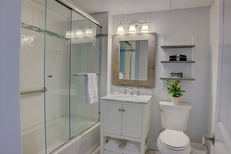 Bathroom 4, Nonantum Resort, York