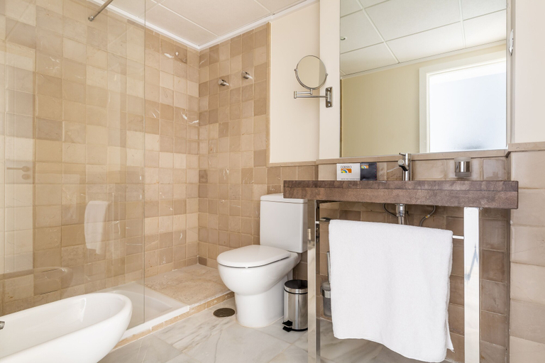 Bathroom 4, Dormio Resort Costa Blanca Beach & Spa, Alicante