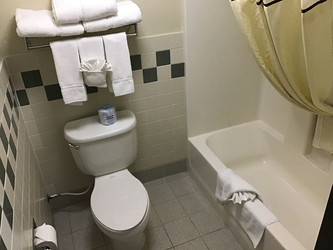 Bathroom 5, AmericInn by Wyndham Cody, Park