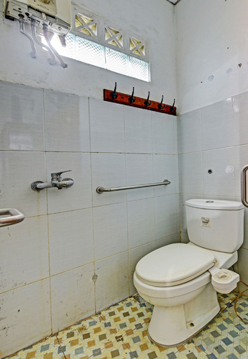 Bathroom 3, SPOT ON 91372 Wisma Bulin, Banyumas