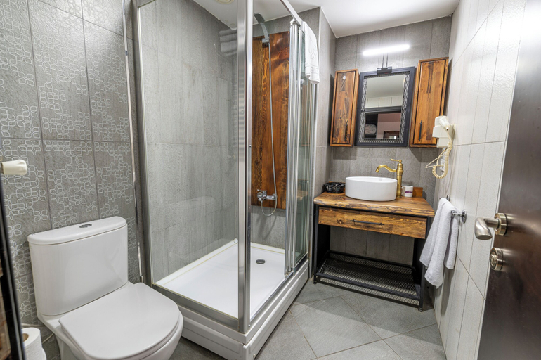 Bathroom 5, Karakoy Aparts Hotel, Beyoğlu