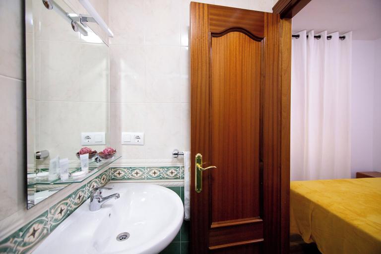 Bathroom 5, Yani's hospedaje, Asturias