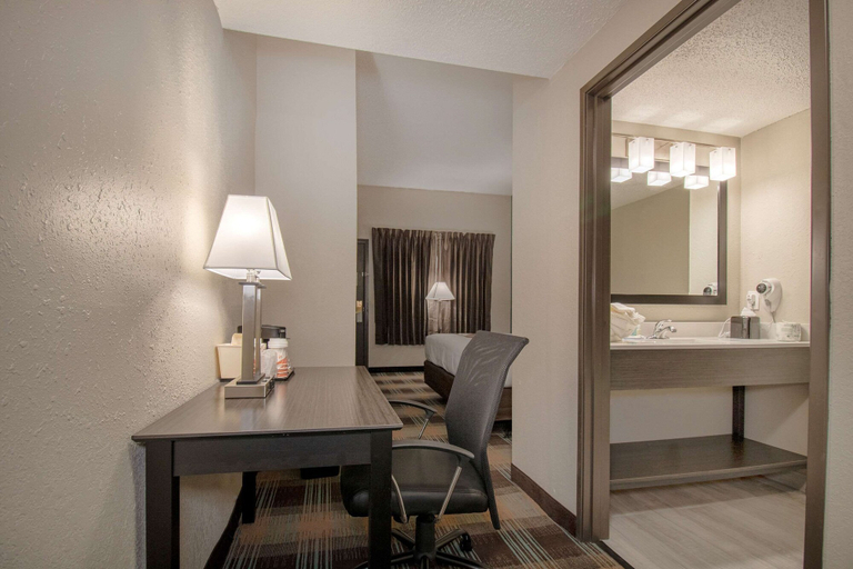 Others 5, Quality Inn Roseville-Detroit North, Macomb