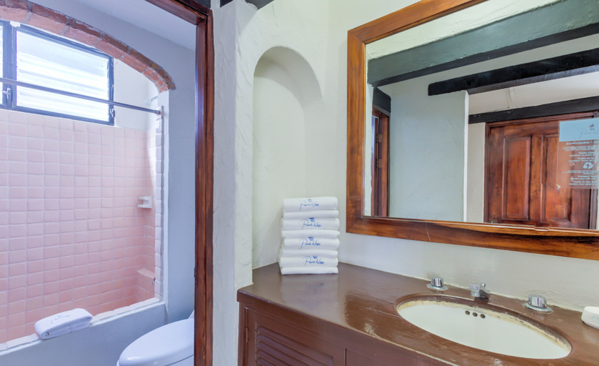 Bathroom 5, Puerto de Luna Pet Friendly & Family Suites Hotel, Puerto Vallarta