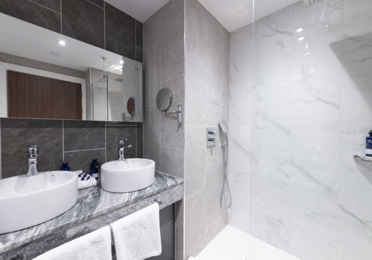 Bathroom 5, Ness Walk, Highland