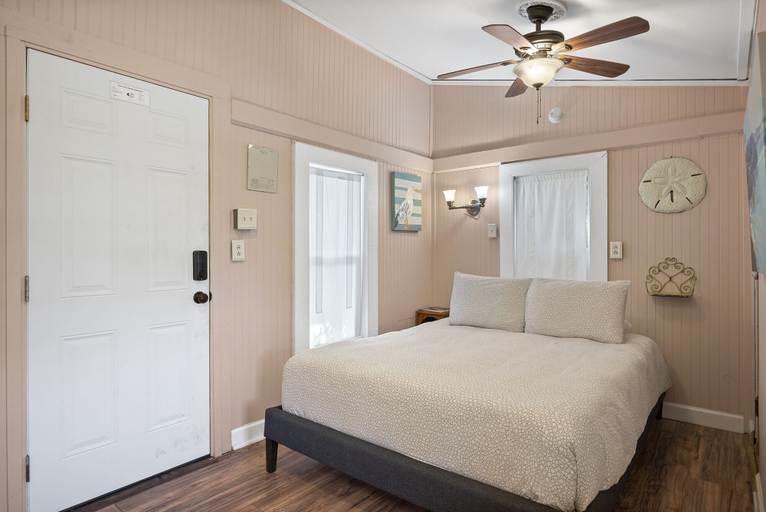 Bedroom, Anglers Court Beach Cabana #15, Nueces