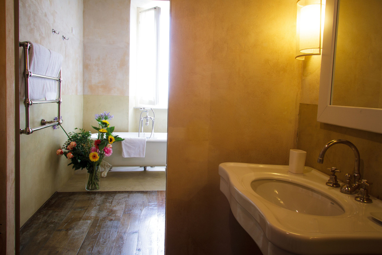 Bathroom 5, Villa Cassia di Baccano, Arezzo