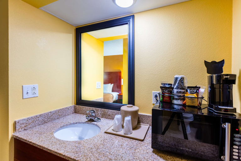 Bathroom 4, Best Western Milton Inn, Santa Rosa
