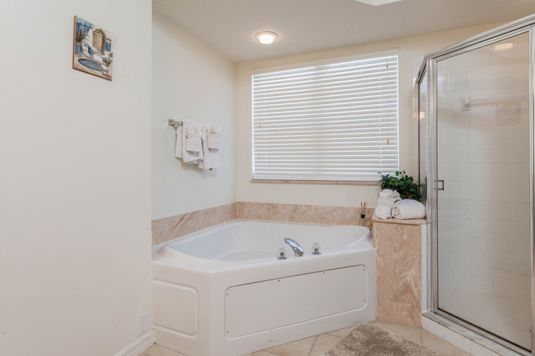 Bathroom 4, Island Beach Club 304, Lee