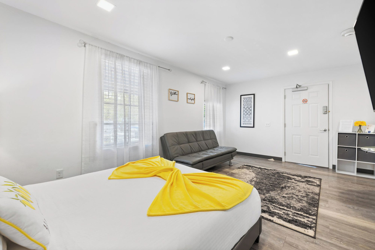 Bedroom 2, The Sunset Inn-South Miami, Miami-Dade