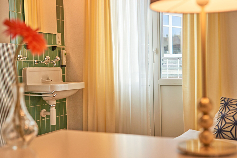 Bedroom 25