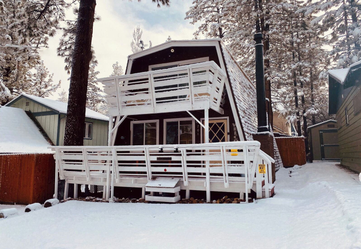 Exterior & Views, A Beary Happy Cabin, San Bernardino