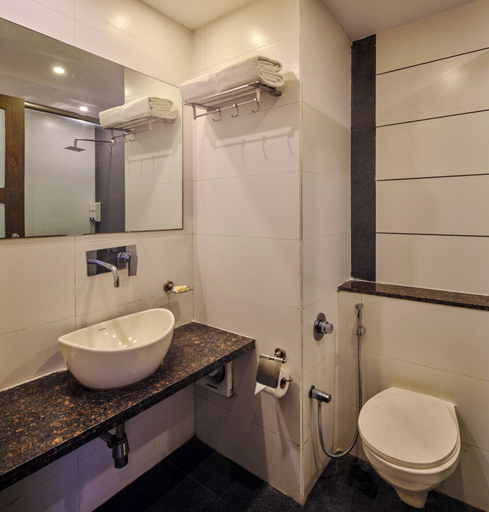 Bathroom 5, Pride Biznotel Manjusar, Vadodara