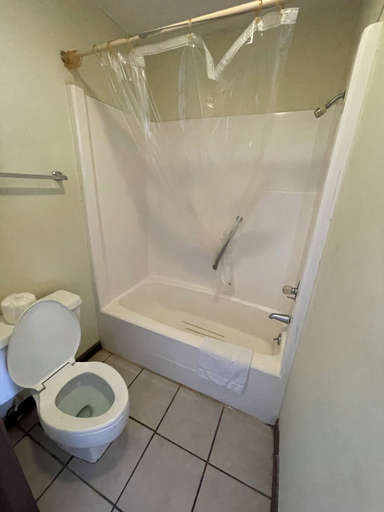 Bathroom 3, Gateway Inn, Columbia