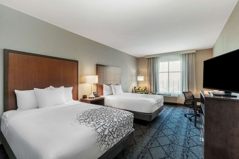 Bedroom 3, La Quinta Inn & Suites by Wyndham Kansas City Beacon Hill, Jackson