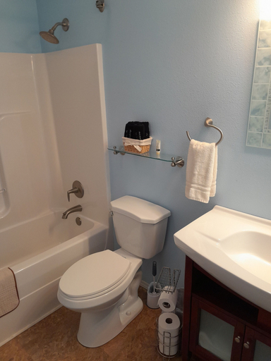 Bathroom 3, Chateau DeVille, Caddo