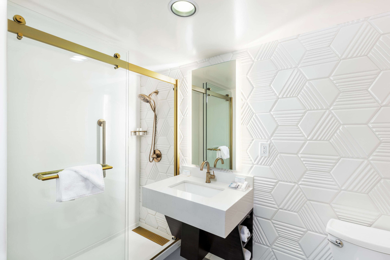Bathroom 4, Hilton Garden Inn Los Angeles/Hollywood, Los Angeles
