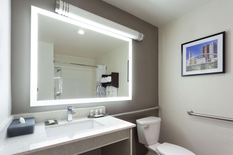 Bathroom 4, La Quinta Inn & Suites by Wyndham Columbus West - Hilliard, Franklin