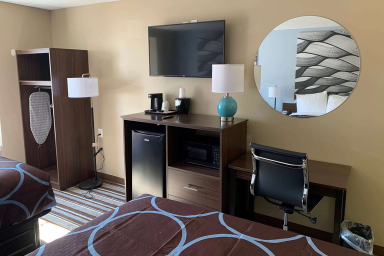 Others 5, Super 8 by Wyndham Joliet, Will