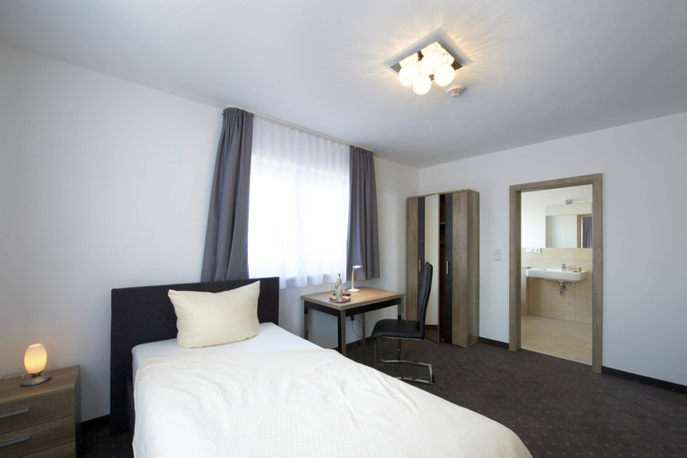 Bedroom 4, HOTEL NEW IN - Ingolstadt - Gaimersheim, Eichstätt