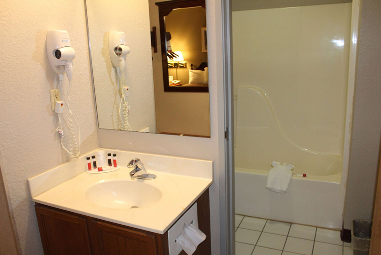 Bathroom 4, Super 8 By Wyndham Valparaiso, Porter