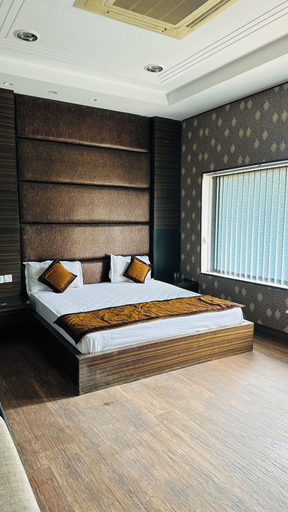 Bedroom 2, Hotel Riya Palace, Nainital