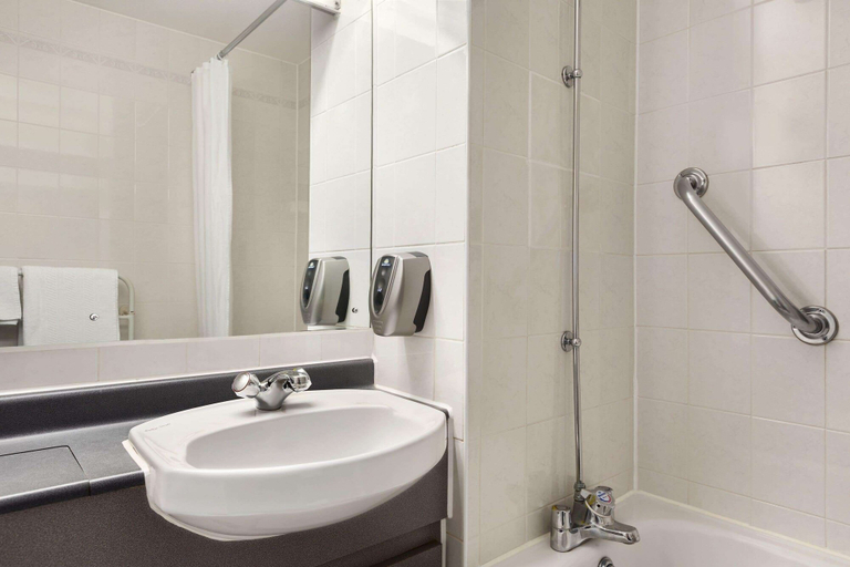 Bathroom 4, Days Inn by Wyndham Sevenoaks Clacket Lane, Surrey