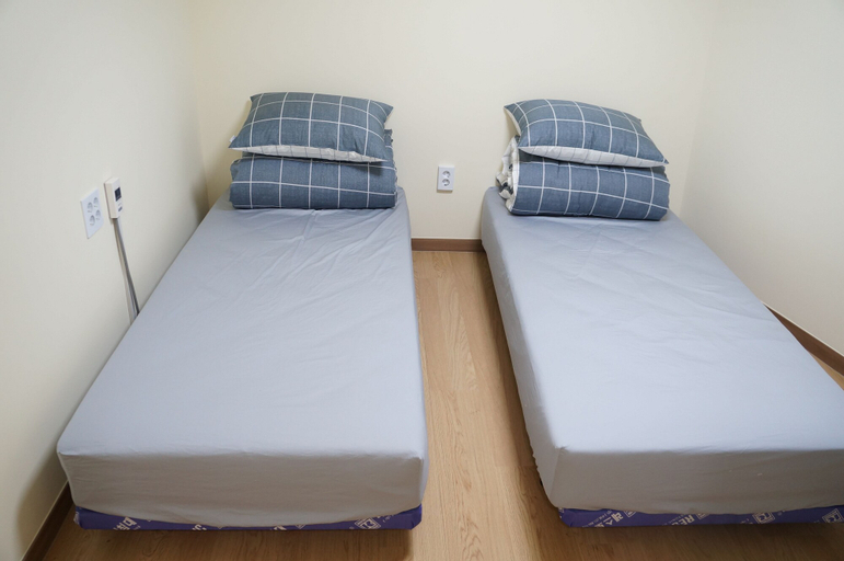 Bedroom 3, Namsan Gil House, Jung