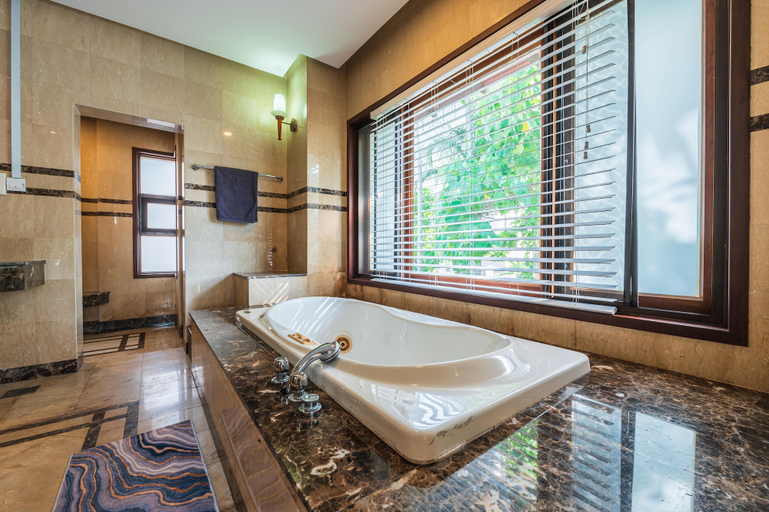 Bathroom 4, 30Pax 5BR Luxurious 57ft Pool KL, Kuala Lumpur