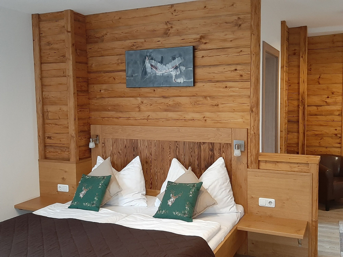 Bedroom 3, Pension Ballwein, Salzburg