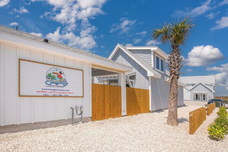 Exterior & Views 2, Pirates Hook-14919, Nueces