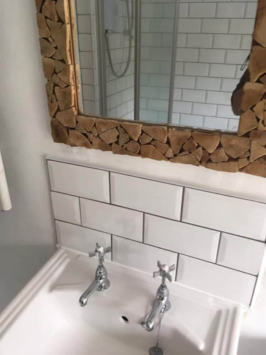 Bathroom 3, Yr Hen Siop, Conwy