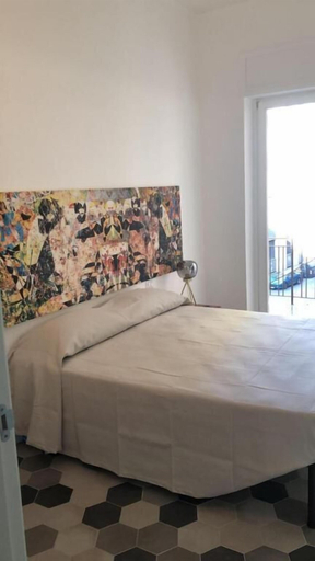 Bedroom 2, chiesa russa, Bari