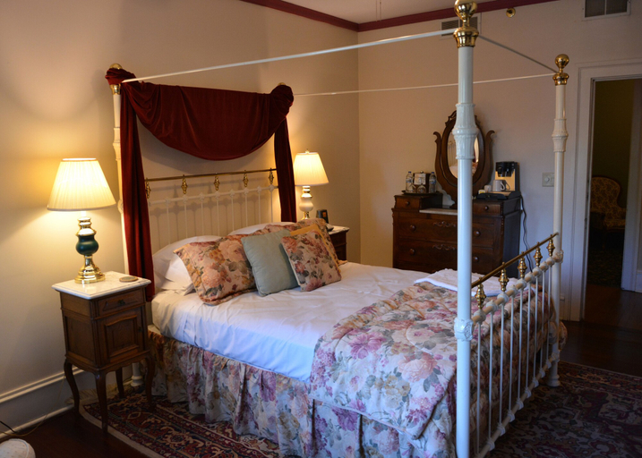 Bedroom 3, Inn at 835 Boutique Hotel, Sangamon