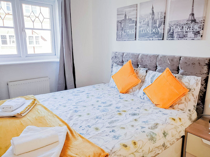 Bedroom 2, Airport Lounge - 3Bed 6 Persons, Manchester