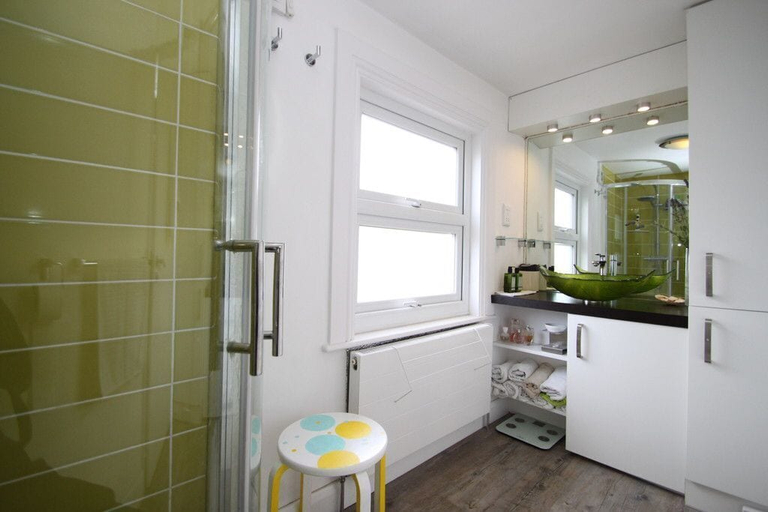 Bathroom 3, Free parking - Kingston upon thames, London