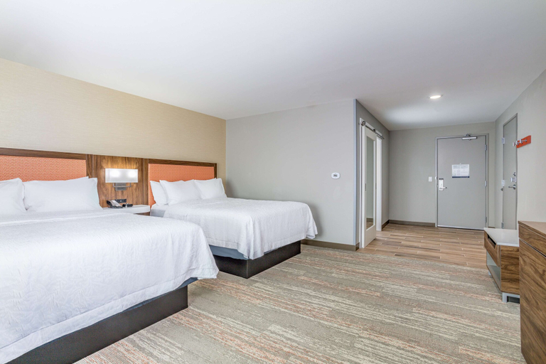 Bedroom 3, Hampton Inn by Hilton Bedford, Lawrence