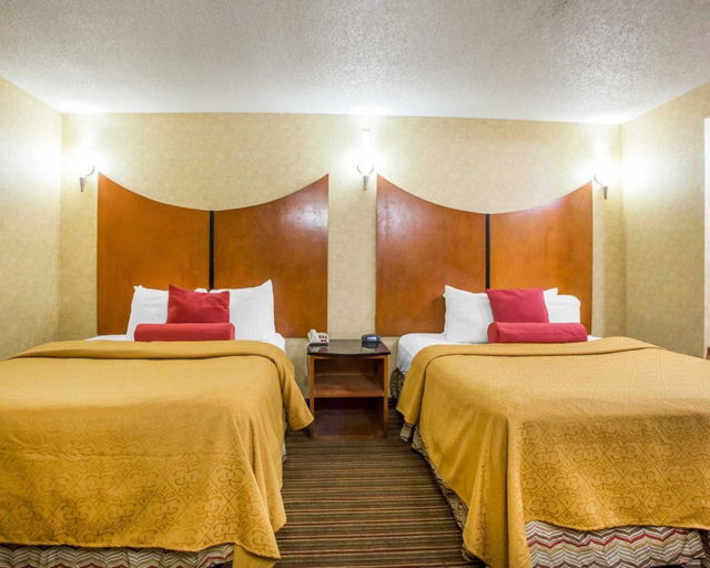 Bedroom 3, Quality Inn & Suites North/Polaris, Franklin