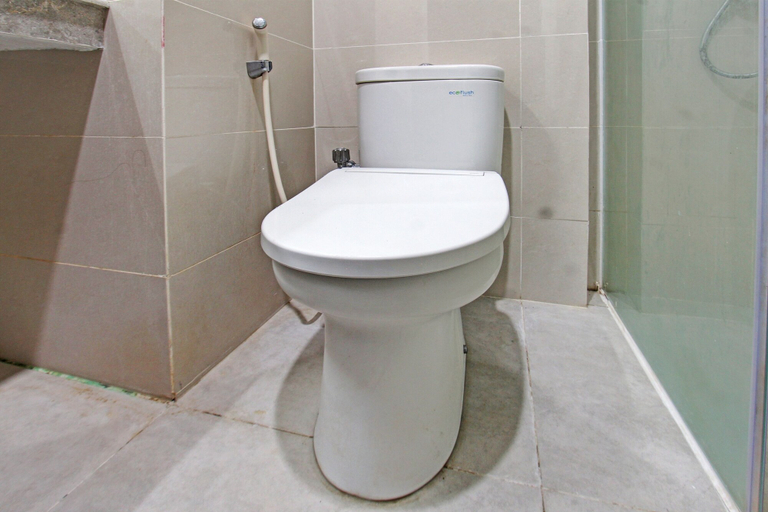 Bathroom 3, Capital O 92604 Hotel Uin Syariah Near Kampus UIN Mataram, Lombok
