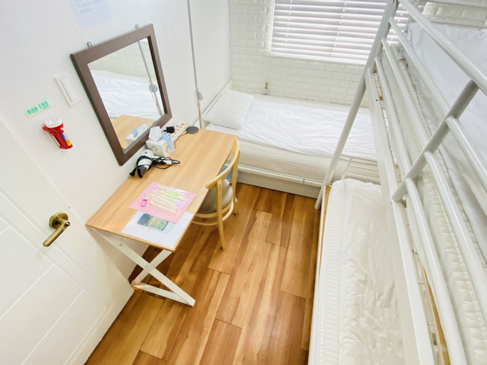 Bedroom 6