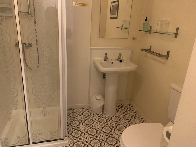 Bathroom 3, Marlow Lodge Hotel, Blackpool