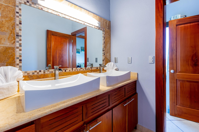 Bathroom 4, Chic Cliffside Condo w/ Two Balconies Offering Spectacular Ocean & Mountain Views, Santa Cruz