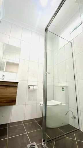 Bathroom, Seven Inn, Wagga Wagga - Pt A