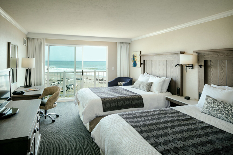 Bedroom 3, Beachfront Inn, Curry