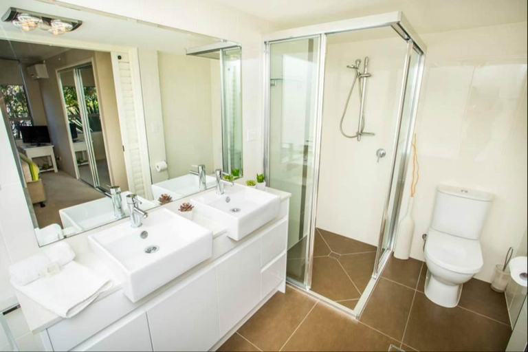 Bathroom 4, Sanctuary Beach Resort, Gold Coast