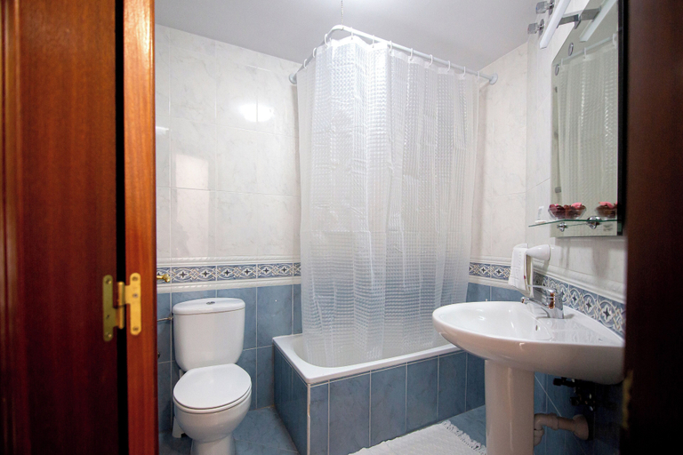 Bathroom 5, Yani's hospedaje, Asturias