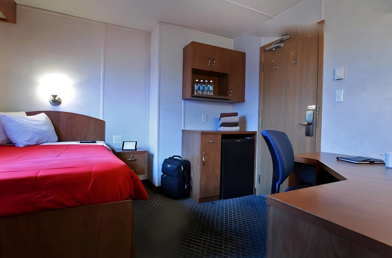 Bedroom 2, Target Hospitality-Cheecham Lodge, Division No. 16