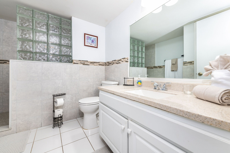 Bathroom 3, Maria's Lovely Beachfront home, Flagler