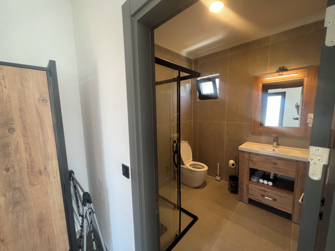 Bathroom 5, Tolstoy'un Bisikleti Otel, Gökçeada