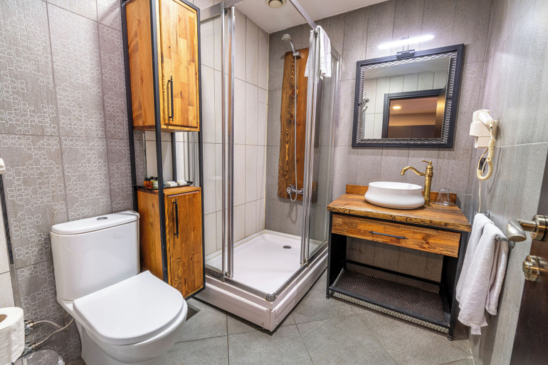 Bathroom 5, Karakoy Aparts Hotel, Beyoğlu